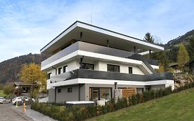 Bachgefluester